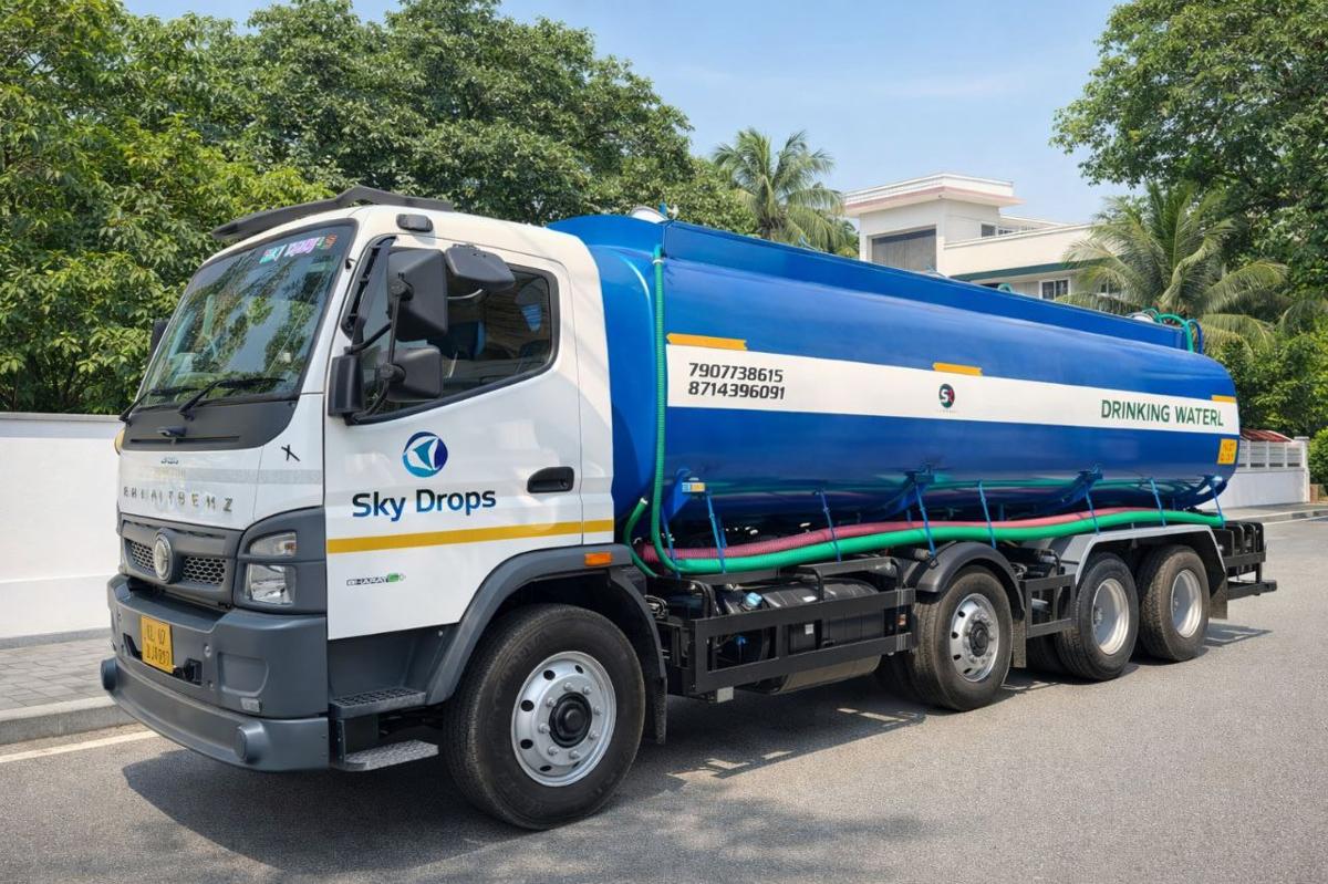 A 24,000 liter water tanker.